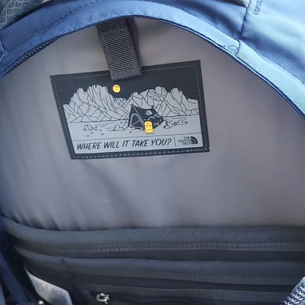The North Face® Fall Line Backpack 28 Liters <Company Logo> NWOT Navy & Gray